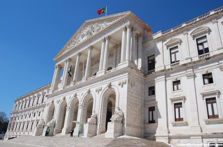 Close Palacio De Sao Bento Quarto em Acomodações Particulares *